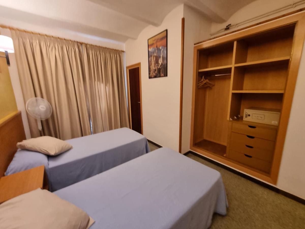 Pension El Ciervo Lloret de Mar Bagian luar foto