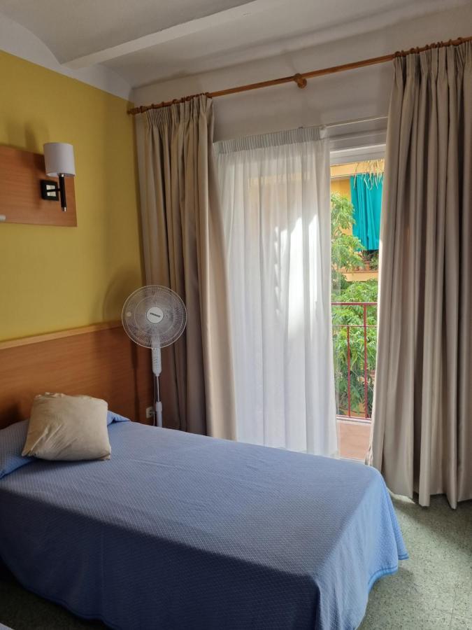 Pension El Ciervo Lloret de Mar Bagian luar foto