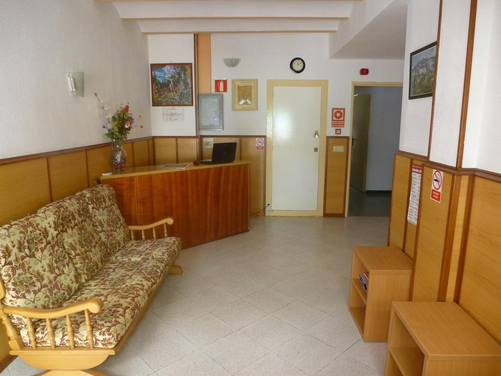 Pension El Ciervo Lloret de Mar Bagian luar foto